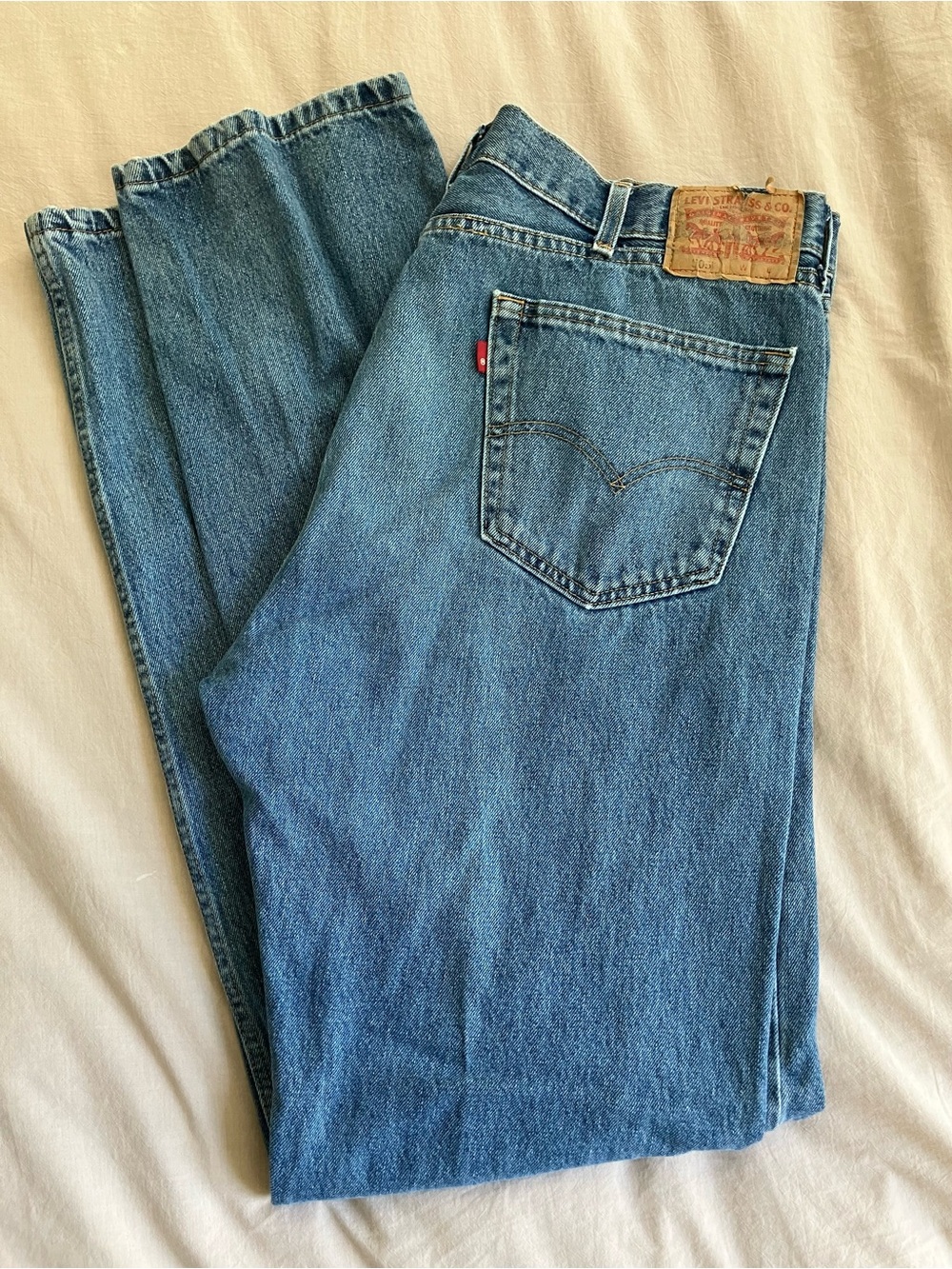 Levi’s | 505 Distressed Ripped Medium Wash Straight Leg Relaxed Fit Jeans 40x38